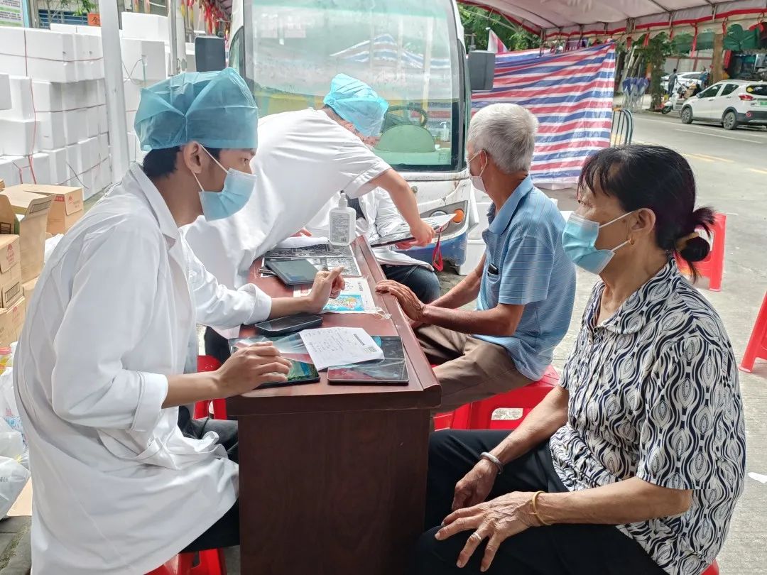 中央再提減負！基層衛(wèi)生健康發(fā)展逐步駛?cè)搿翱燔嚨馈?>
																									</div>
																									<!-- 內(nèi)容 -->
																									<div   id="0cdkemplq"   class="txtBox">
																										<!-- 標(biāo)題 -->
																										<div
																											class="newTitle">
																											<strong
																												class="p_title name">中央再提減負！基層衛(wèi)生健康發(fā)展逐步駛?cè)搿翱燔嚨馈?/strong>
																											<img src="/static/group1/M00/16/C6/rBQBG1ziO9WELTQlAAAAACzgD4A004.jpg"
																												alt="查看詳情"
																												class="imgLink">
																										</div>
																										<!-- tool開始 -->
																										<div   id="0cdkemplq"   class="tips">
																											<span id="0cdkemplq"    class="newYear">發(fā)布時間：
																												2023-06-25</span>
																										</div>
																										<!-- tool結(jié)束 -->
																										<!-- 描述 -->
																										<div
																											class="p_summary newSummry">
																										</div>
																									</div>
																								</a>
																							</div>
																																														<div   id="0cdkemplq"   class="p_articles newLi">
																								<a href="/news/498.html" class="newLink" target="_self">
																									<!-- 圖片 -->
																									<div   id="0cdkemplq"   class="newImgBox">
																										<img src="/uploads/allimg/20230625/1-23062514195E59.jpg"
																											title=